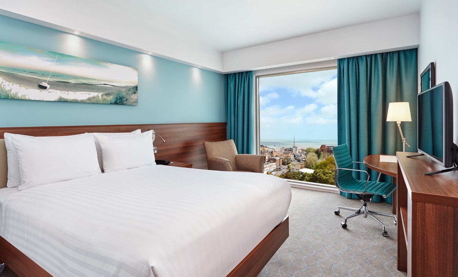 Queen room with sea view at Hampton by Hilton Bournemouth